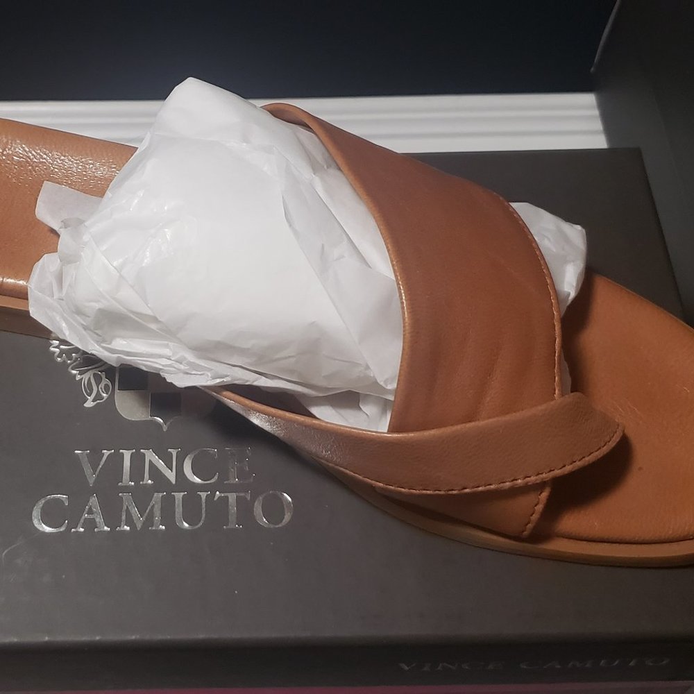 Vince Camuto thong flats